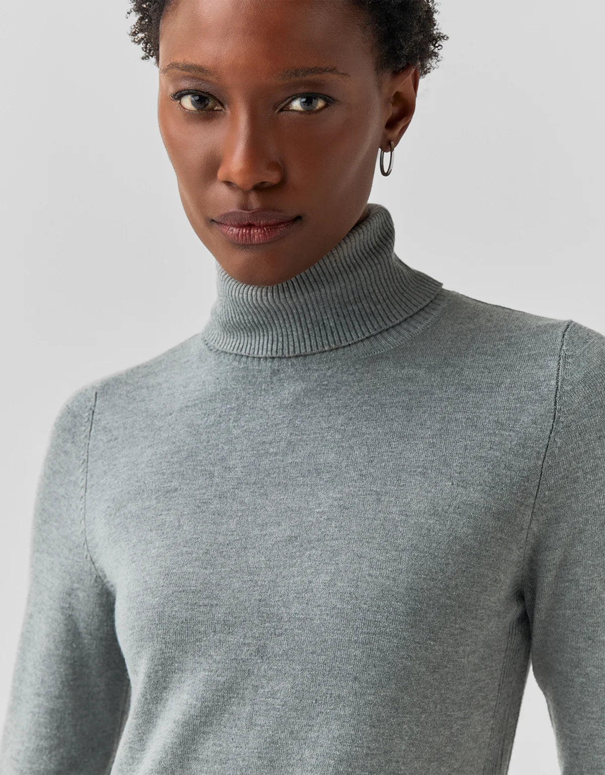 BLUSA TRICOT BÁSICO GOLA ALTA CINZA