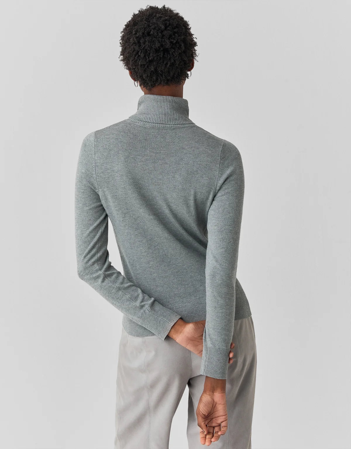 BLUSA TRICOT BÁSICO GOLA ALTA CINZA