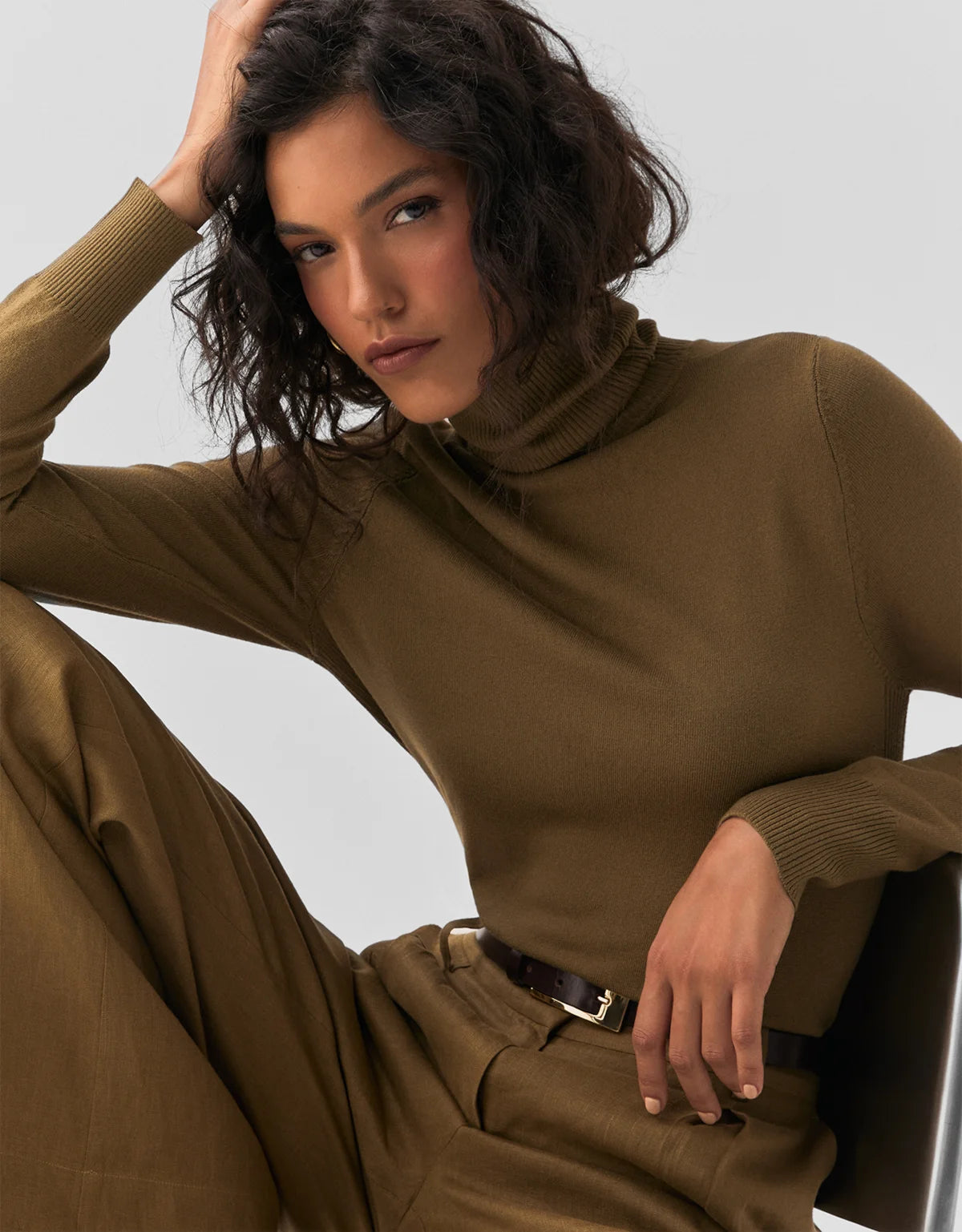 BLUSA TRICOT BASICA GOLA ALTA VERDE SHOULDER