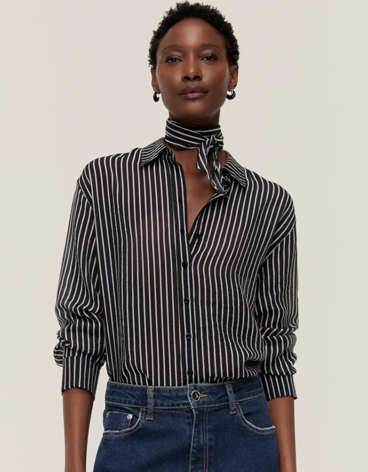 CAMISA FIO TINTO COM LENÇO SHOULDER
