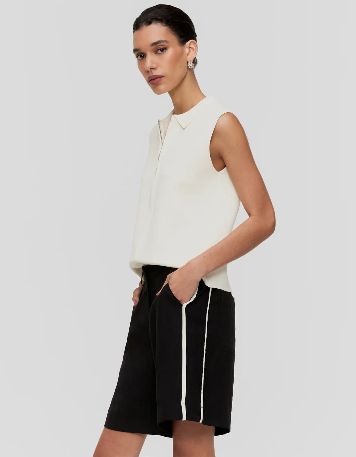 SHORTS DETALHE CONTRASTE SHOULDER