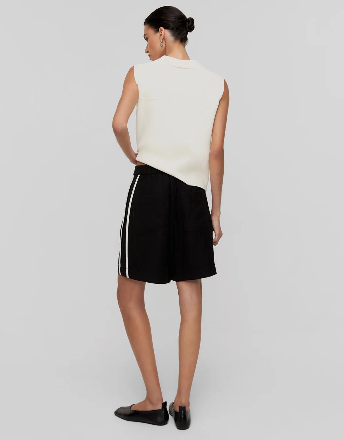 SHORTS DETALHE CONTRASTE SHOULDER