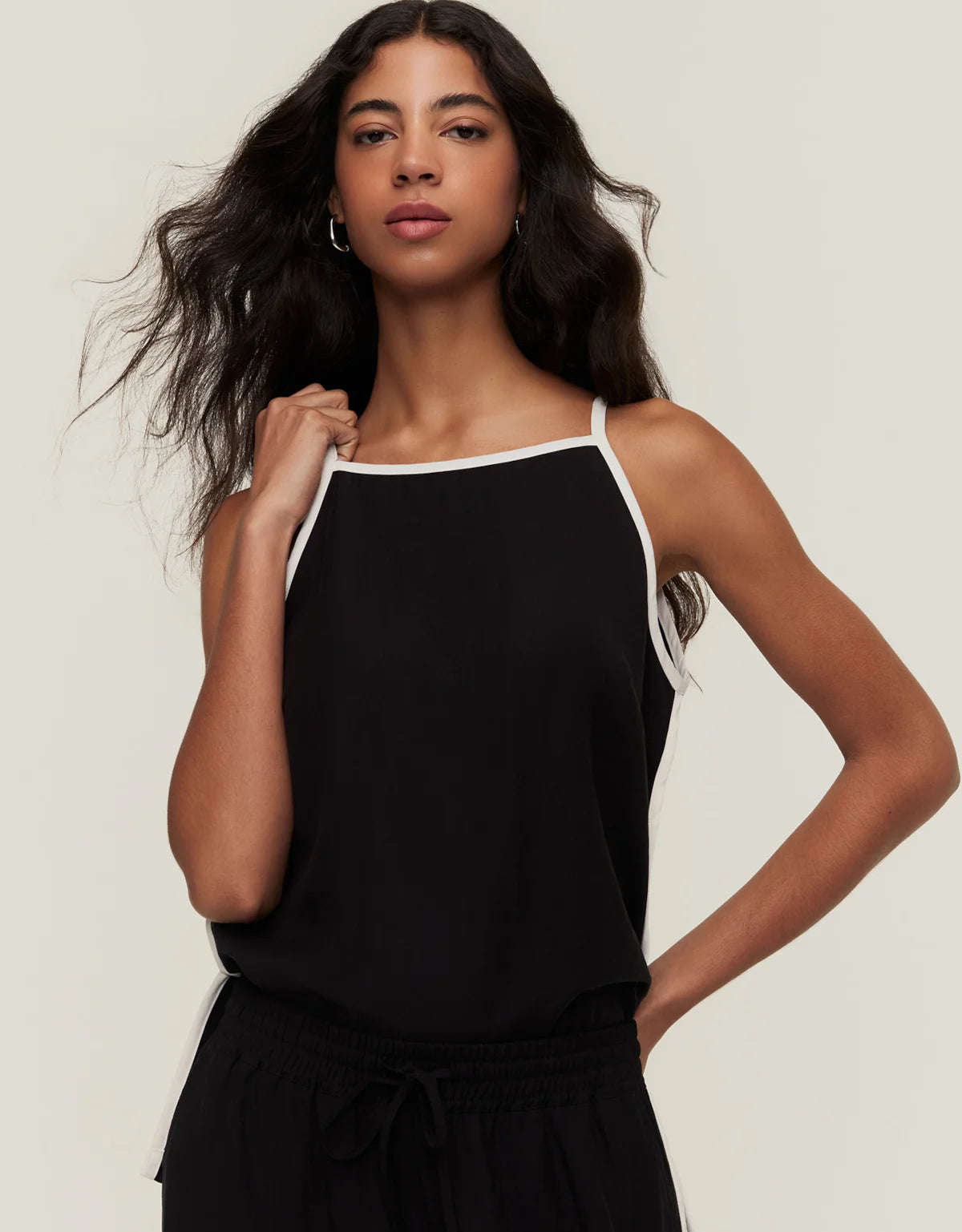 BLUSA ALONGADA DETALHE CONTRASTE
