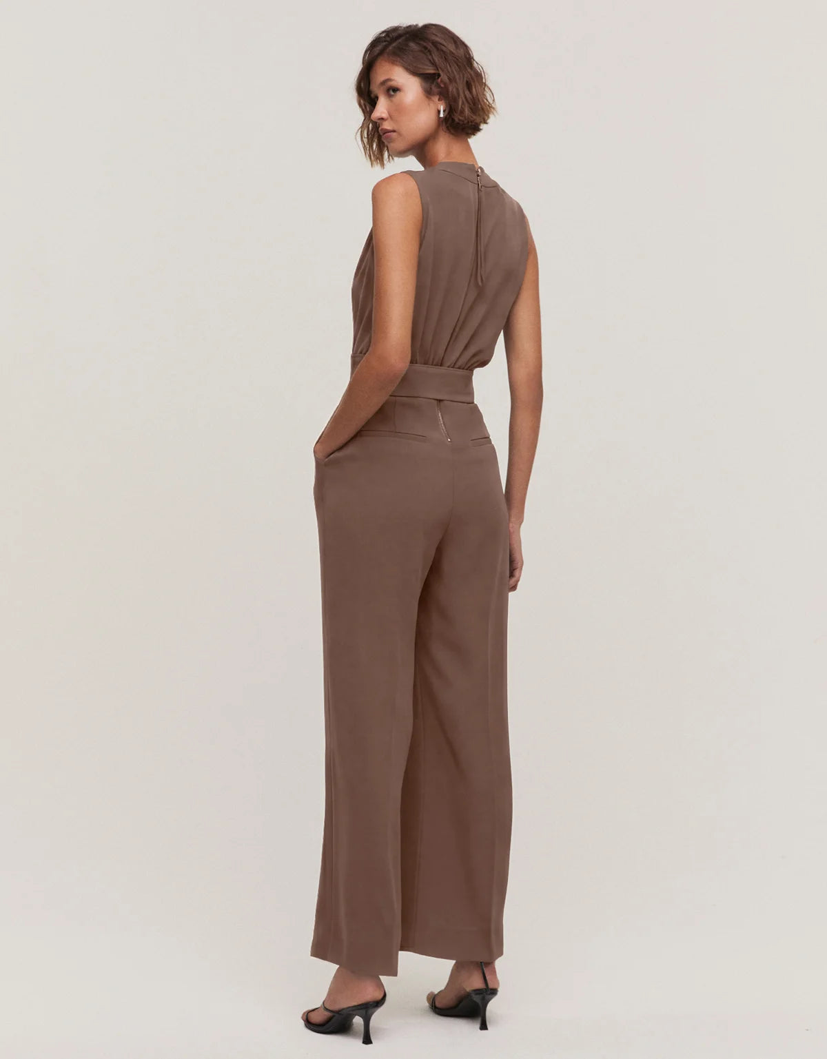 MACACÃO PANTALONA COM AMARRAÇÃO SHOULDER