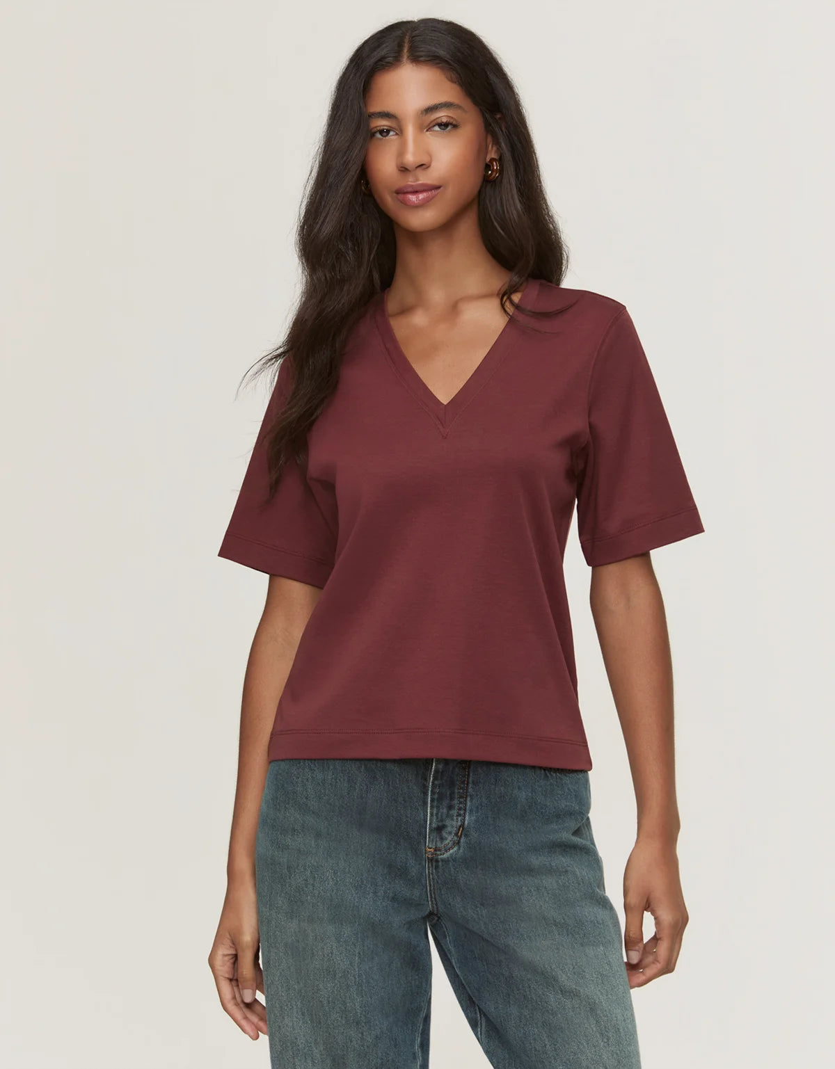 T-SHIRT ALGODÃO PIMA DECOTE V SHOULDER