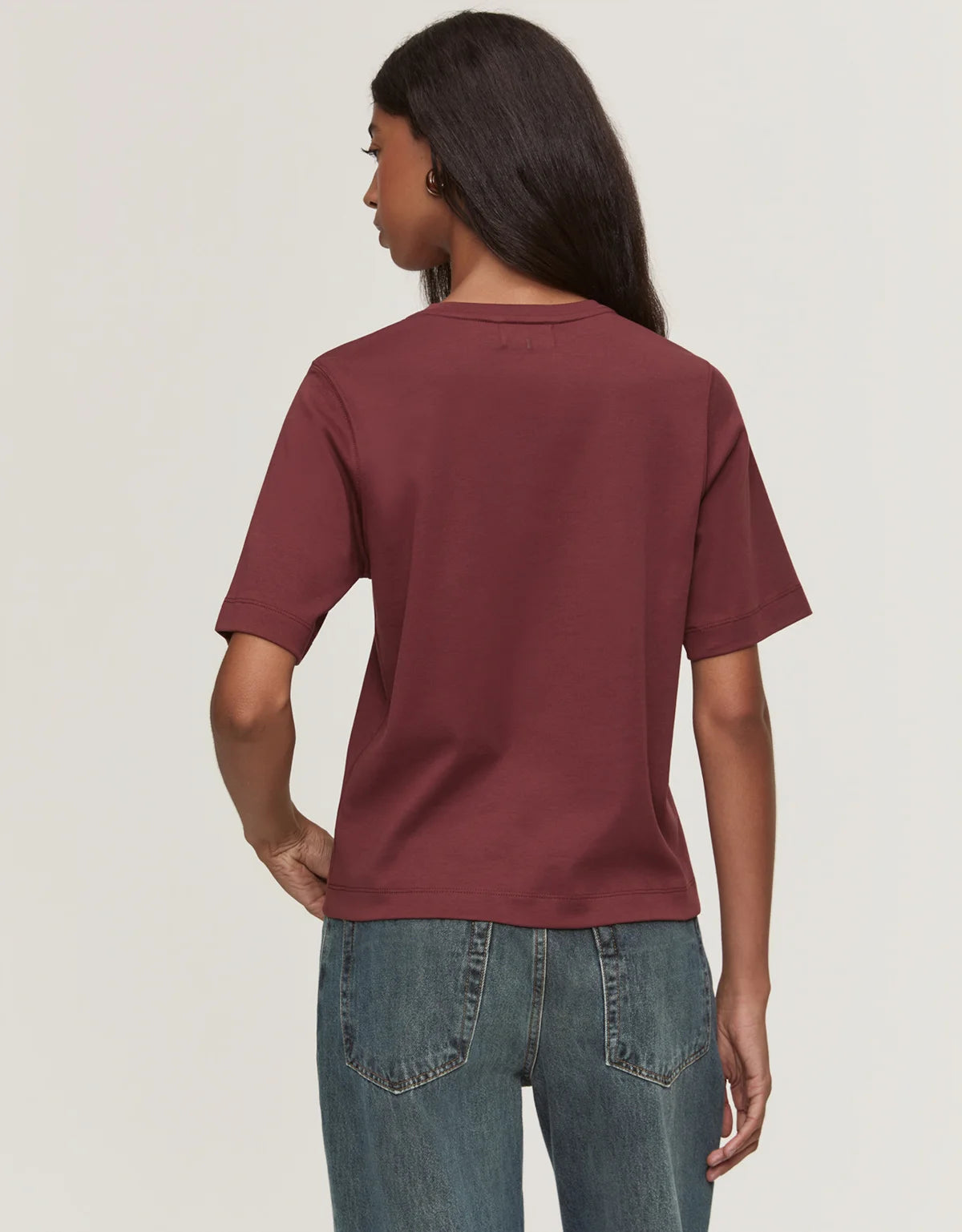 T-SHIRT ALGODÃO PIMA DECOTE V SHOULDER