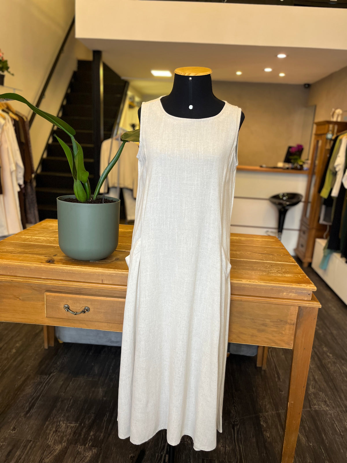 VESTIDO COM BOLSOS FRENTE SAARA DECLARI