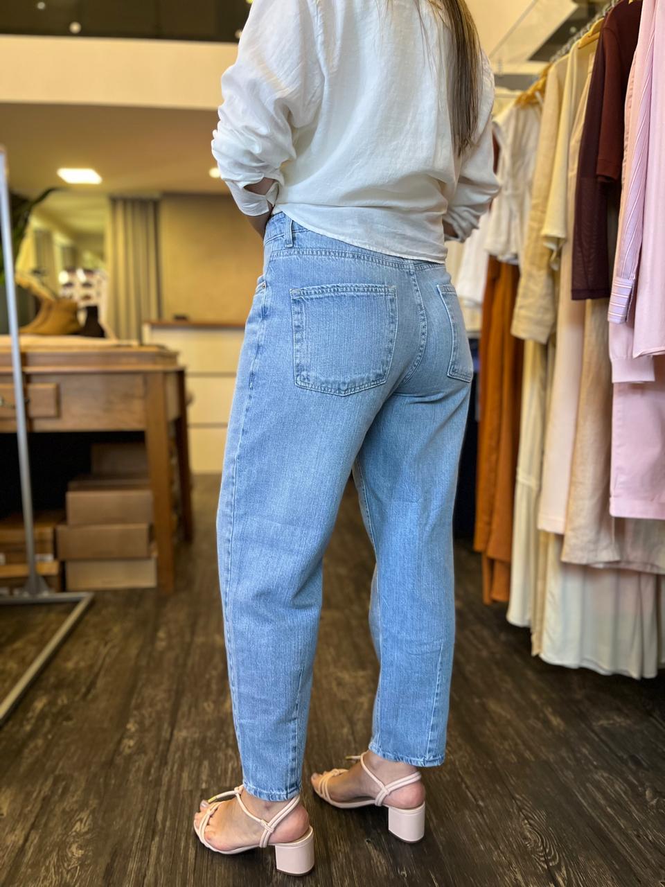 CALÇA BARREL JEANS CLARO SHOULDER