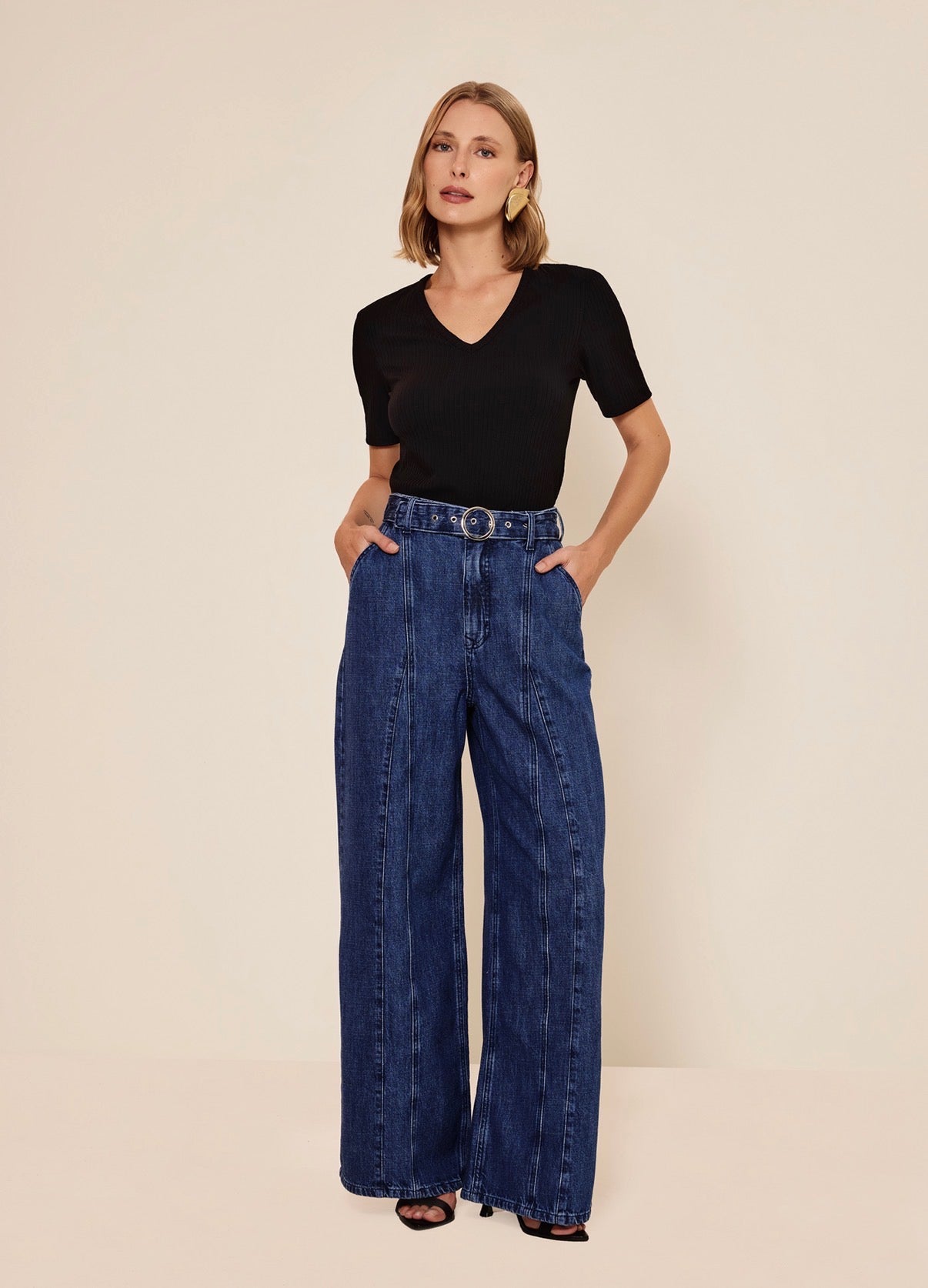CALÇA JEANS CINTURA ALTA COM CINTO LEZ A LEZ