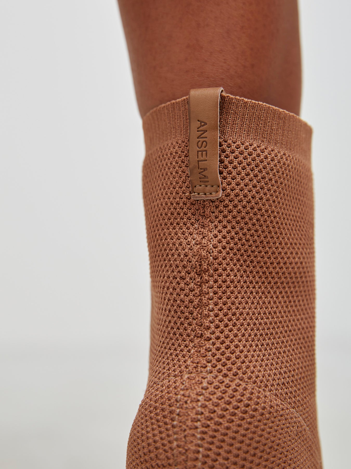 BOTA ANSELMI BICO FINO CARAMELO
