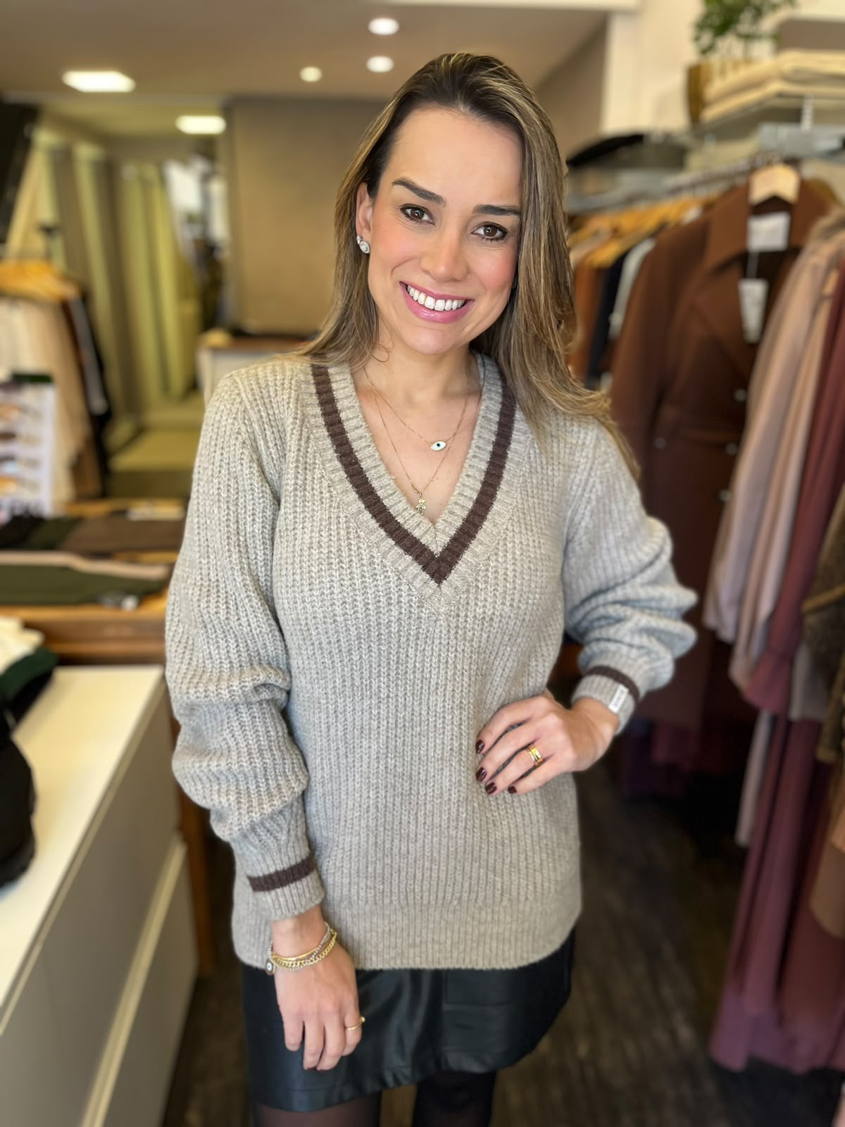 BLUSA ALONGADA COM DECOTE V
