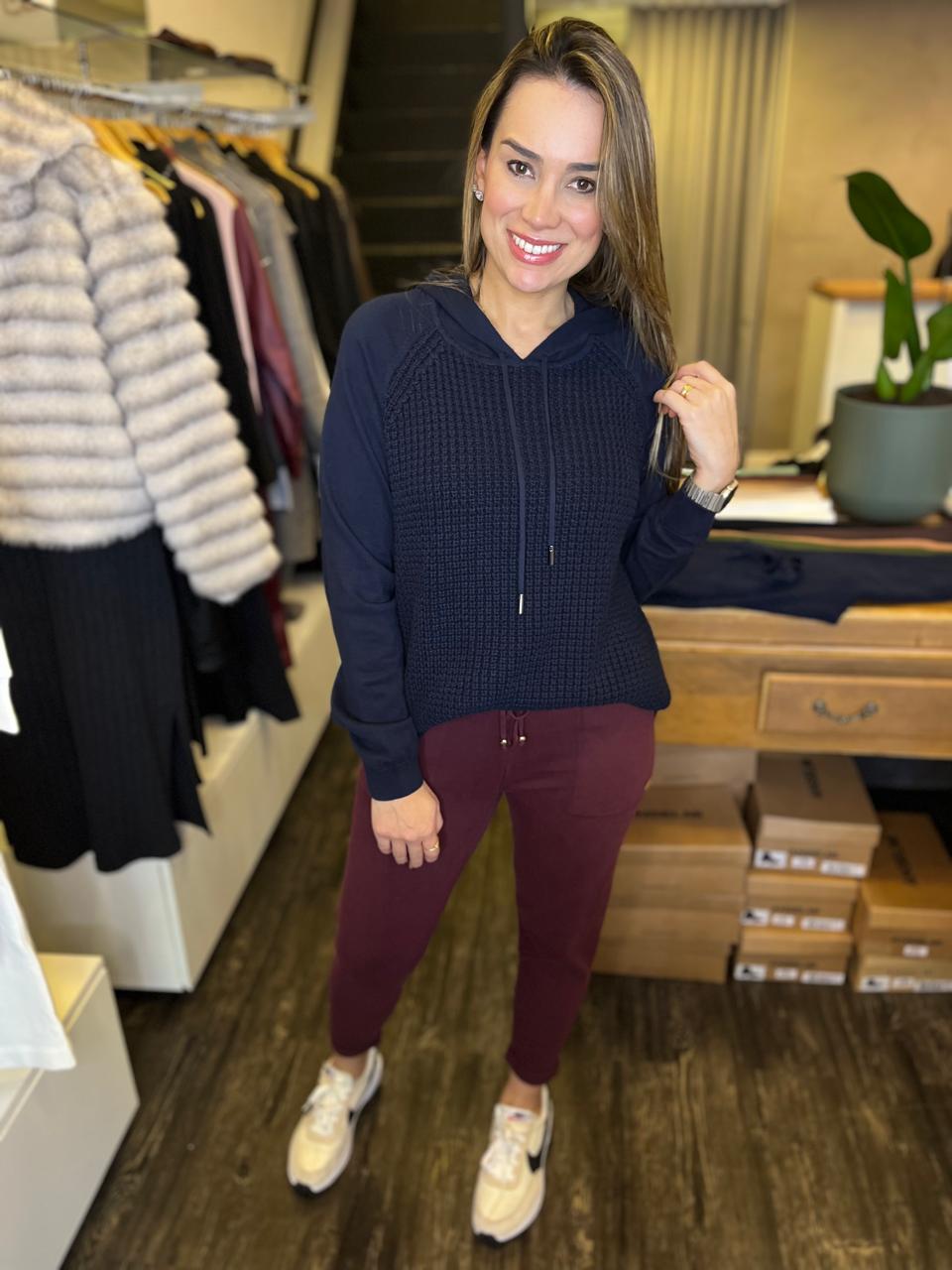 BLUSA PONTO PÉROLA COM CAPUZ