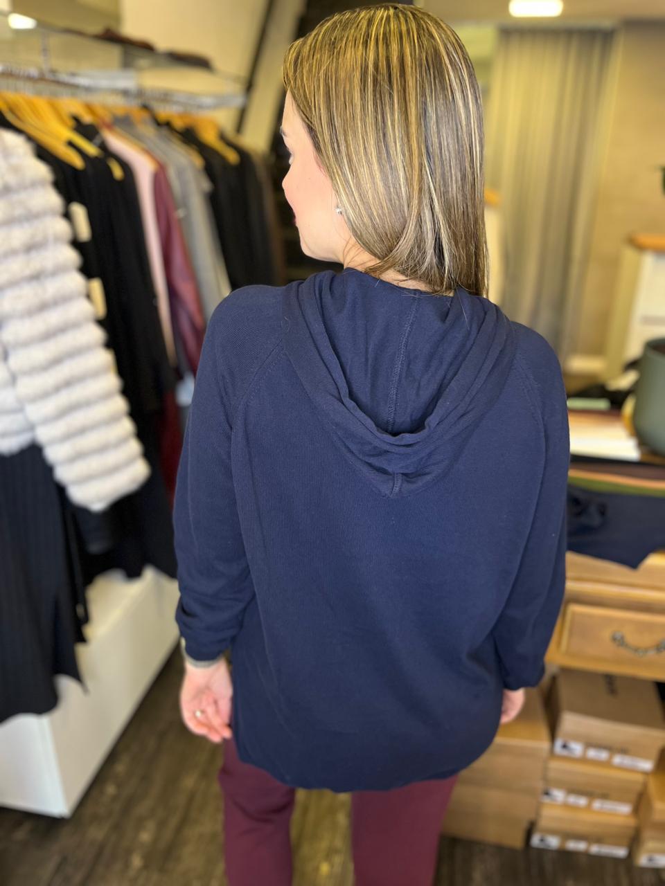 BLUSA PONTO PÉROLA COM CAPUZ