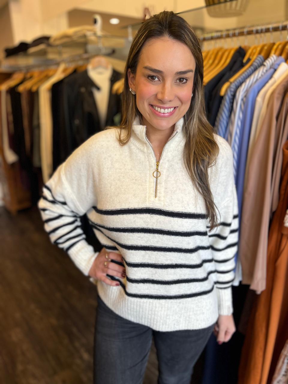 BLUSA COM LISTRAS E ZIPER FRONTAL BIAMAR