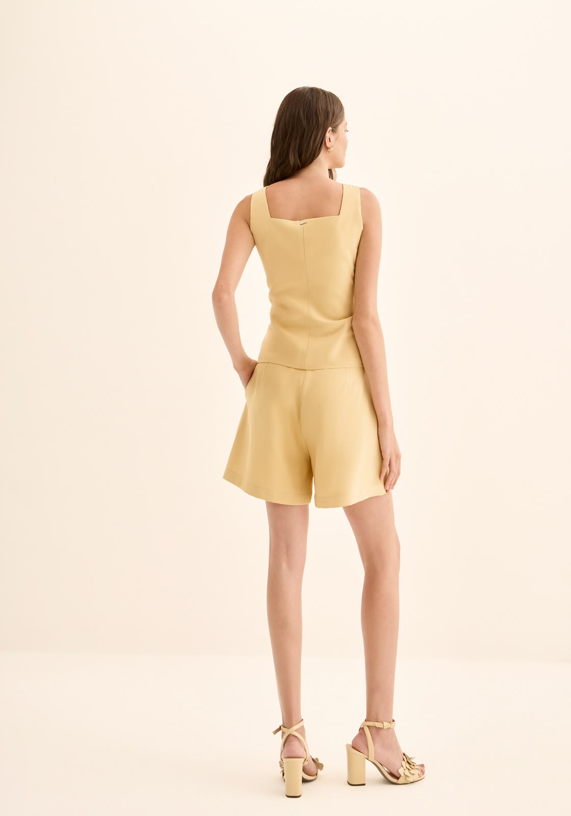 BLUSA DE ALÇAS EM ALFAIATARIA LEZ A LEZ