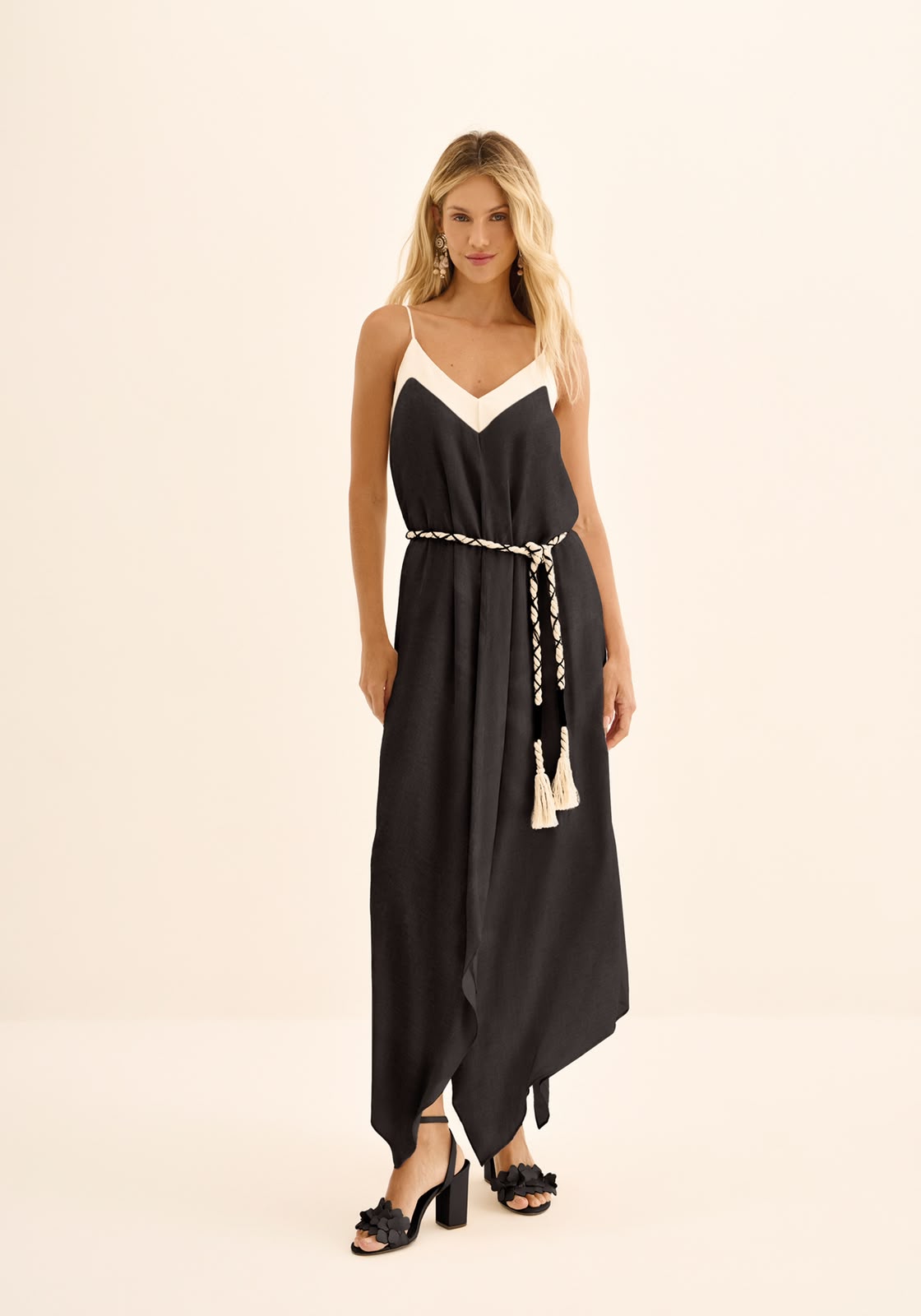 VESTIDO LONGO ASSIMÉTRICO COM CINTO LEZ A LEZ