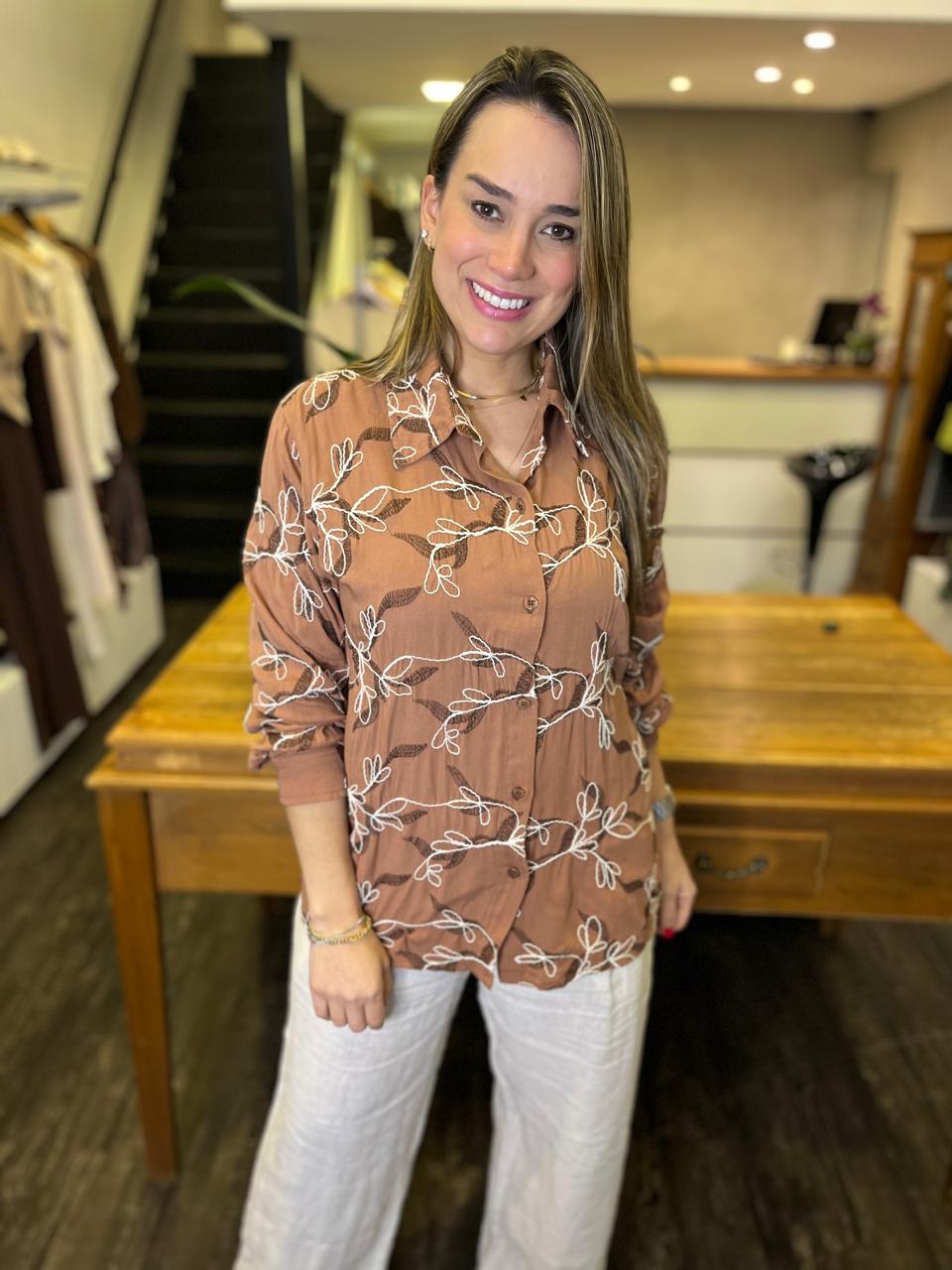 CAMISA BORDADA EM ALTO RELEVO BIAMAR