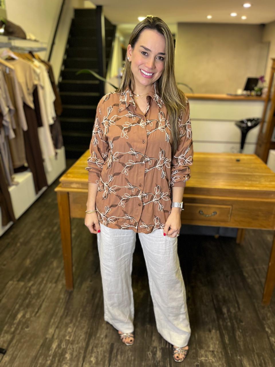 CAMISA BORDADA EM ALTO RELEVO BIAMAR