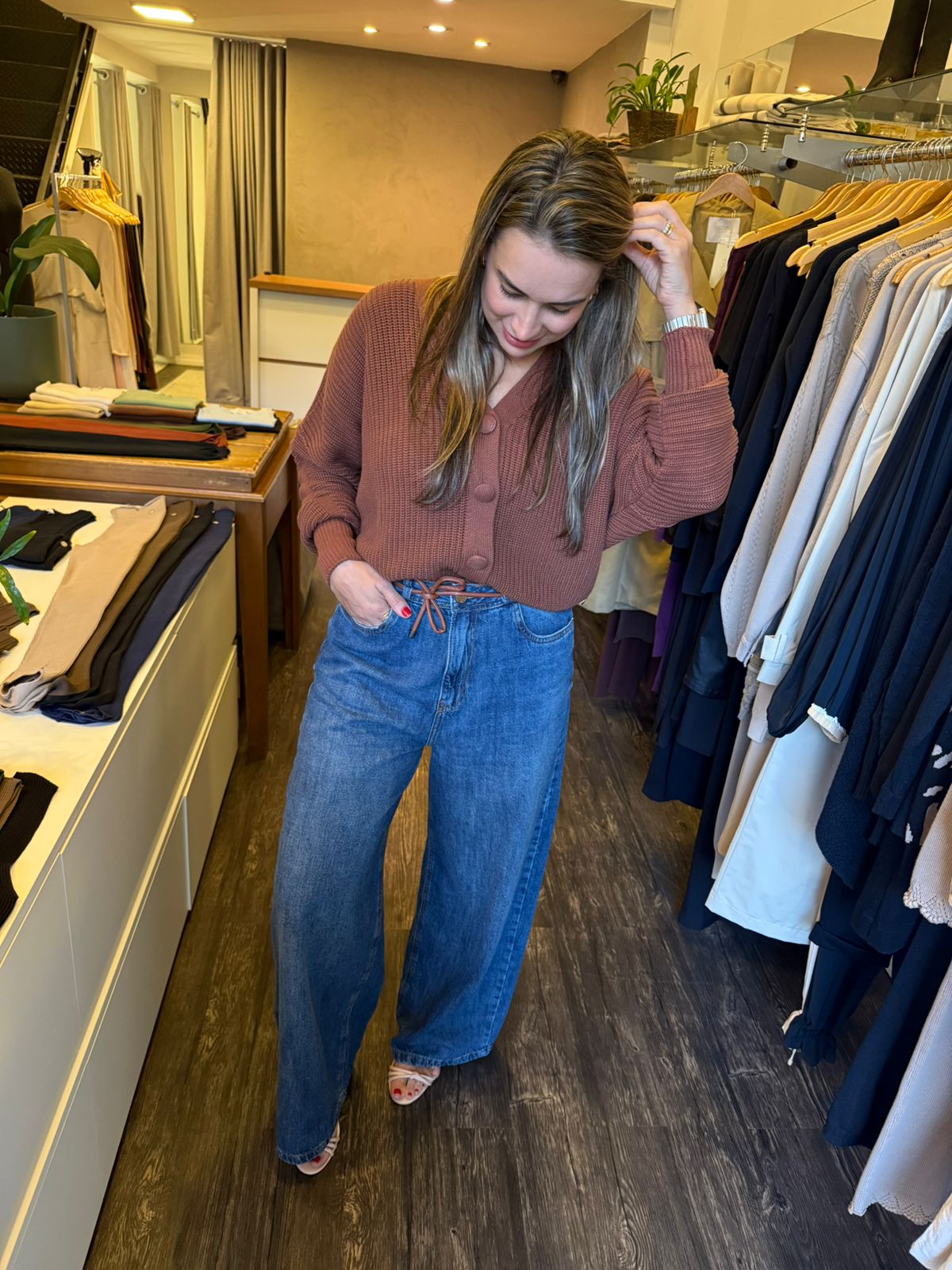 CALÇA JEANS COM CINTO