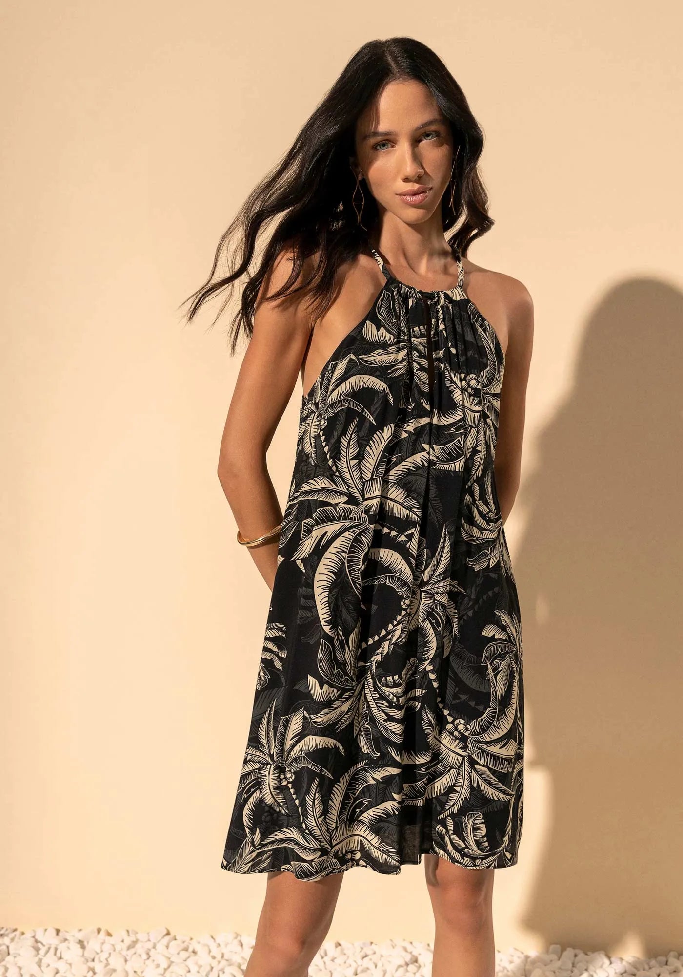 VESTIDO CURTO ESTAMPADO COM AMARRAÇÃO EM VISCOSE LEZ A LEZ