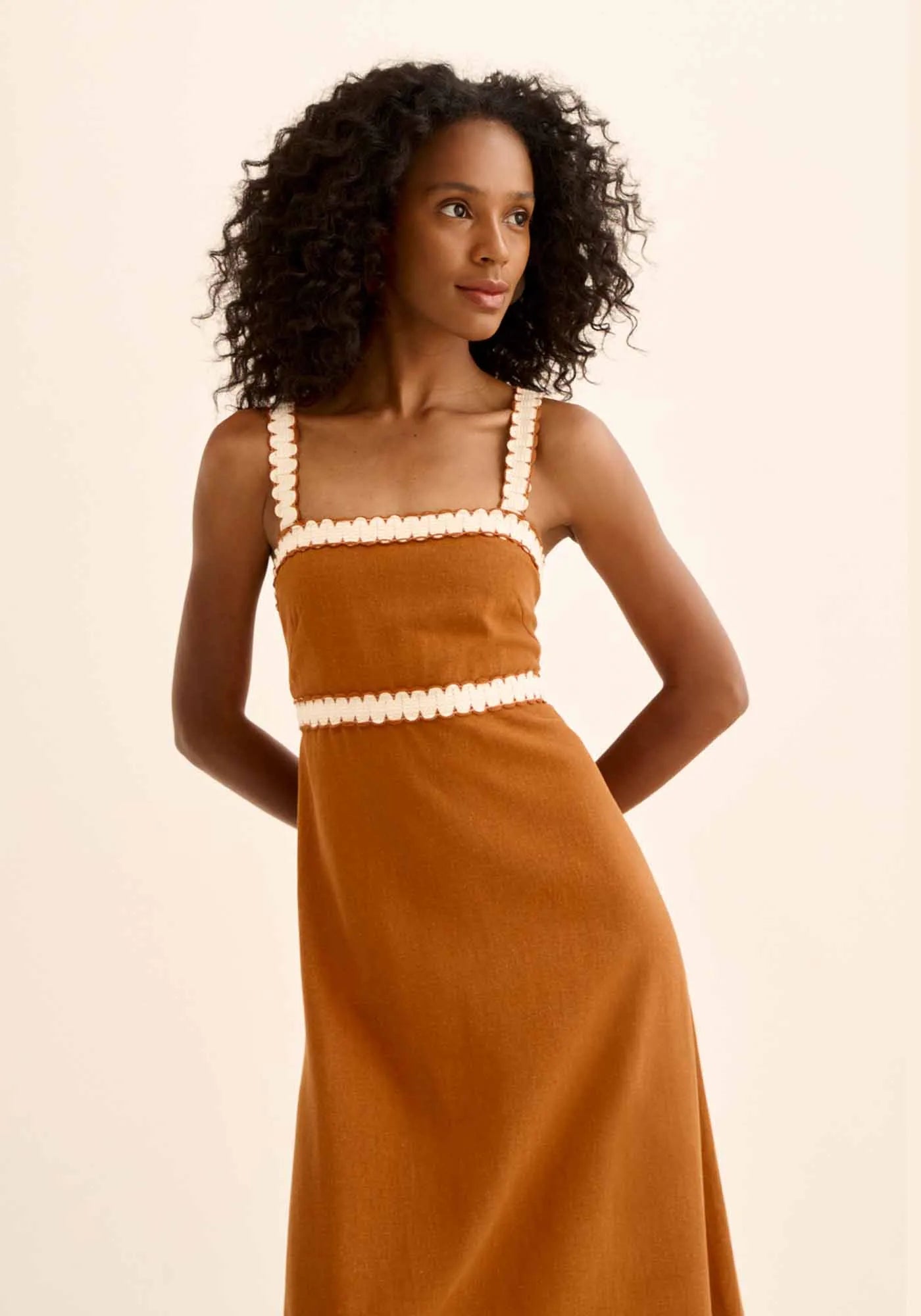 VESTIDO DE ALÇAS LONGO COM LINHO LEZ A LEZ