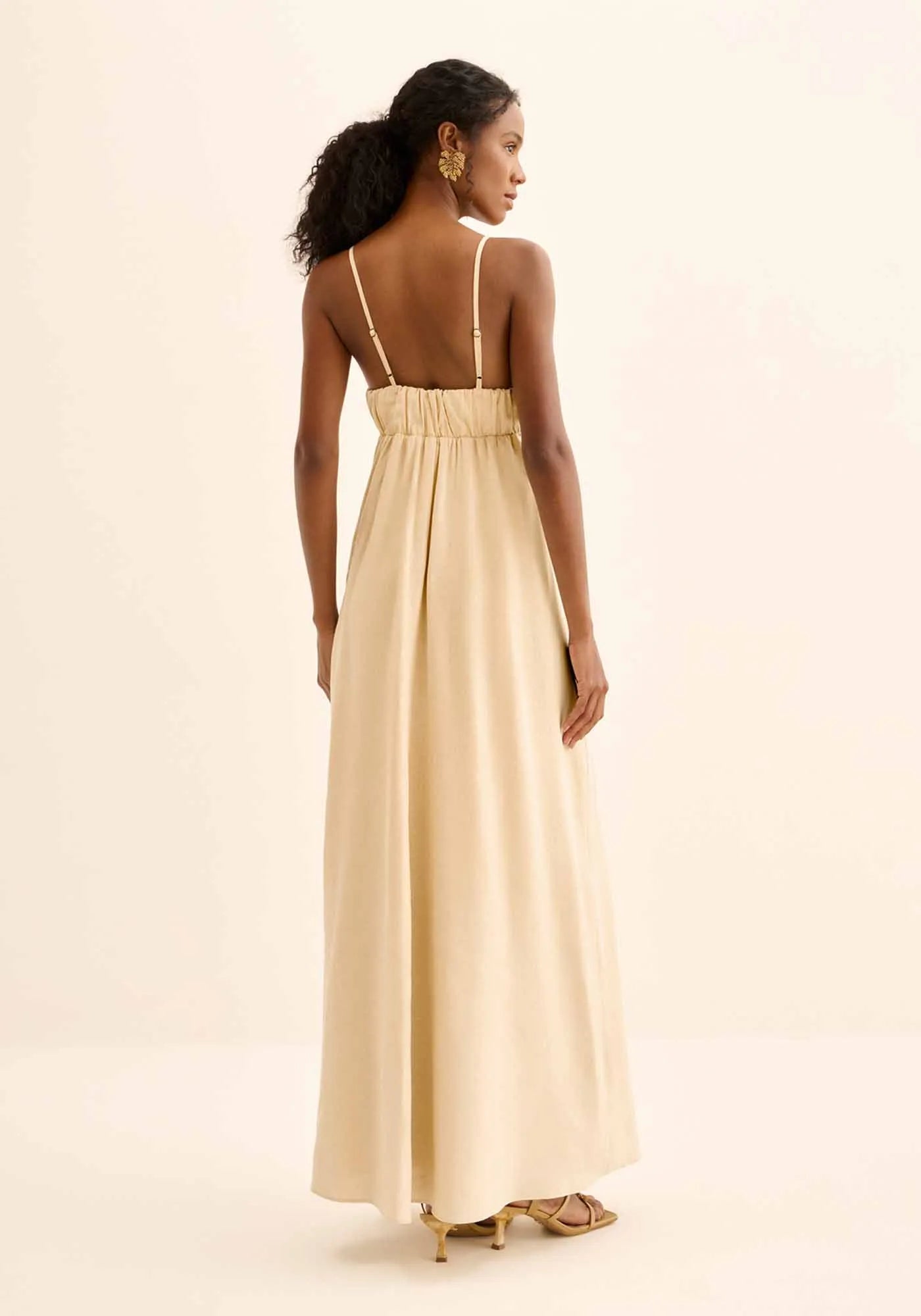VESTIDO LONGO BORDADO DE ALÇAS COM LINHO LEZ A LEZ