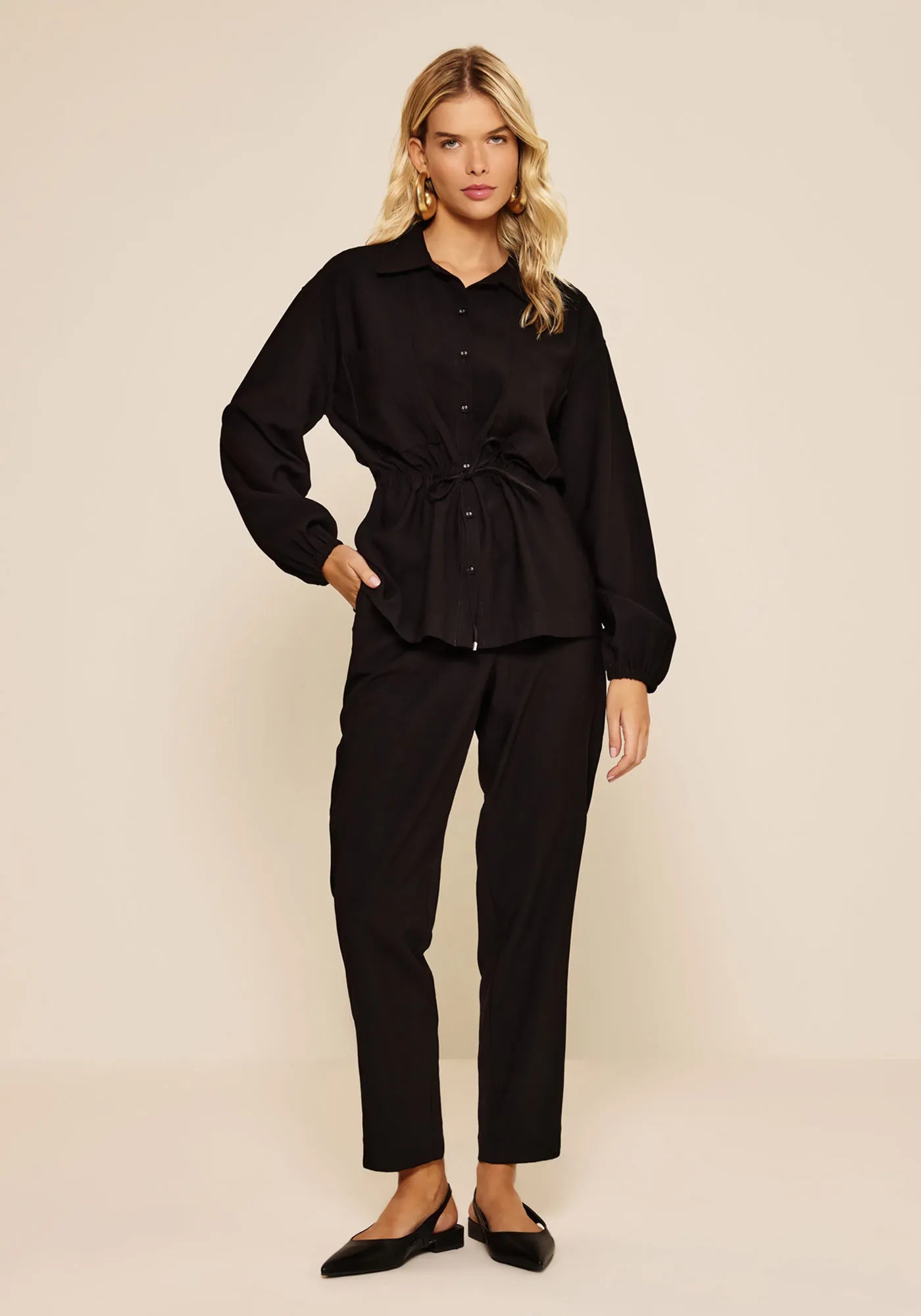 PARKA DE MANGA LONGA COM GOLA