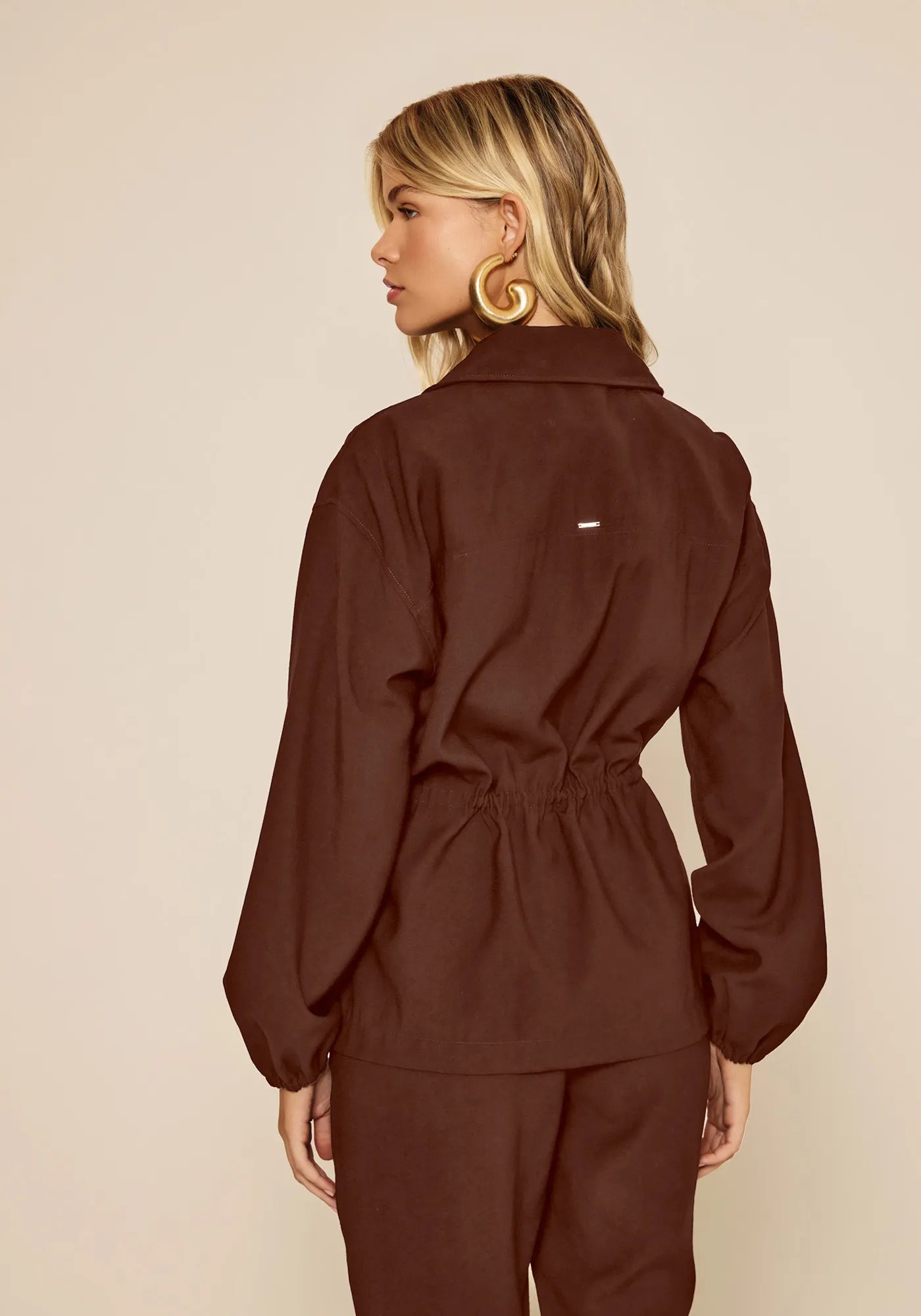 PARKA DE MANGA LONGA COM GOLA